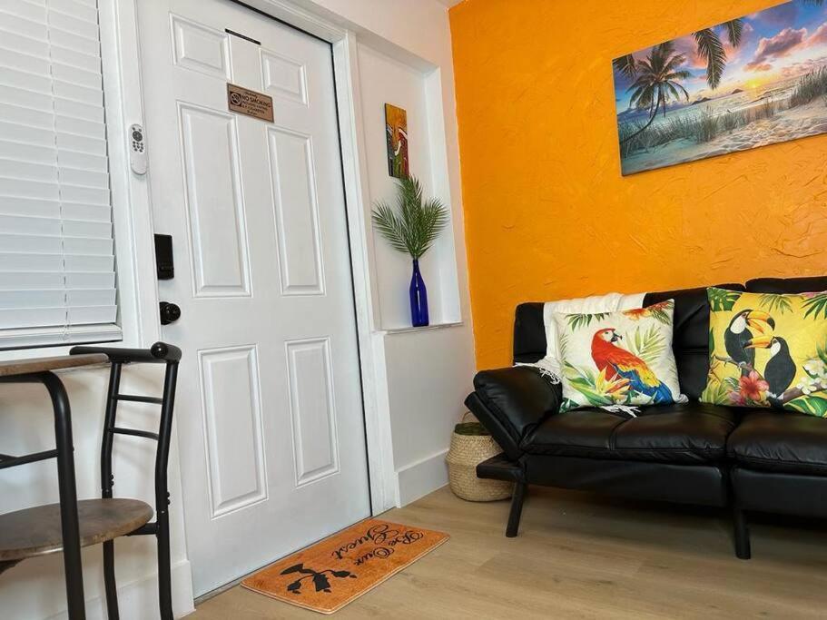 Sleeps 3, Casa Tropical In Miami Apartment Bagian luar foto