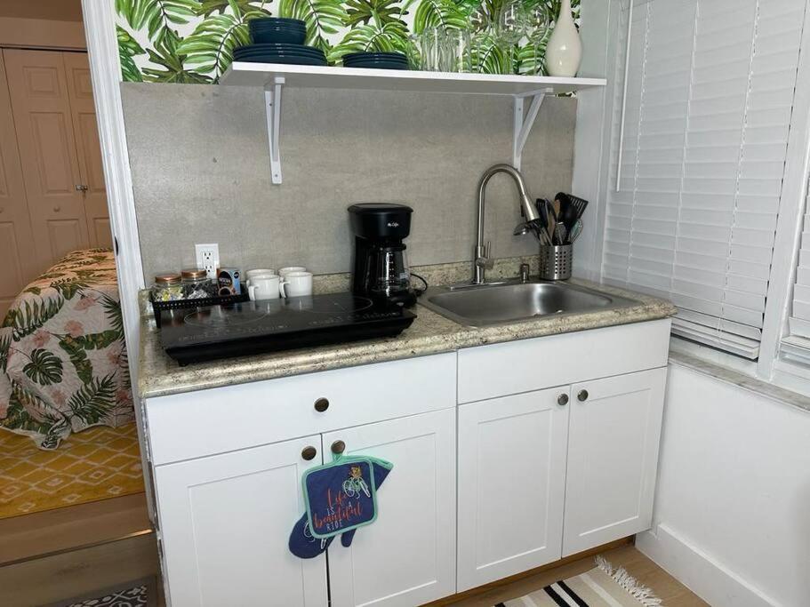 Sleeps 3, Casa Tropical In Miami Apartment Bagian luar foto