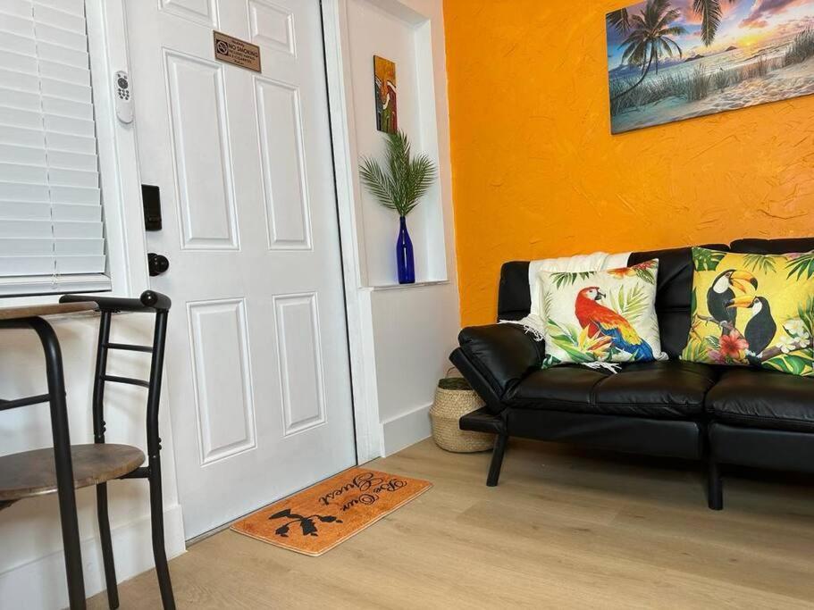 Sleeps 3, Casa Tropical In Miami Apartment Bagian luar foto