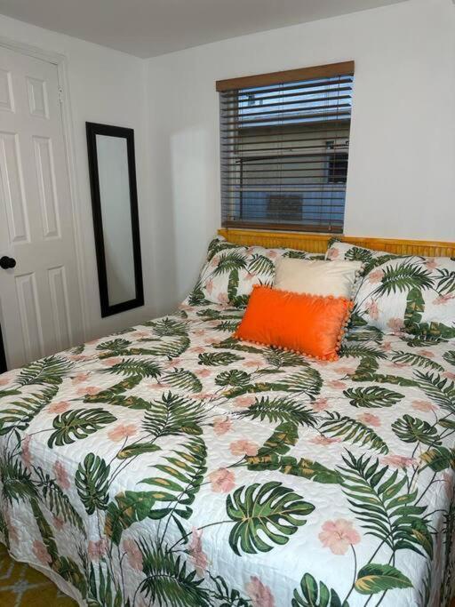 Sleeps 3, Casa Tropical In Miami Apartment Bagian luar foto